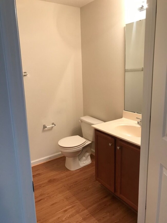 Building Photo - Bright & Inviting 2-Bedroom Condo in Prime...