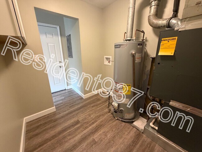 Building Photo - Completely Updated 3 bed 1 Bath home!