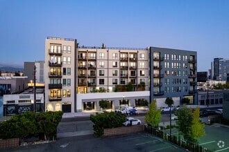 Building Photo - Axis Oakland