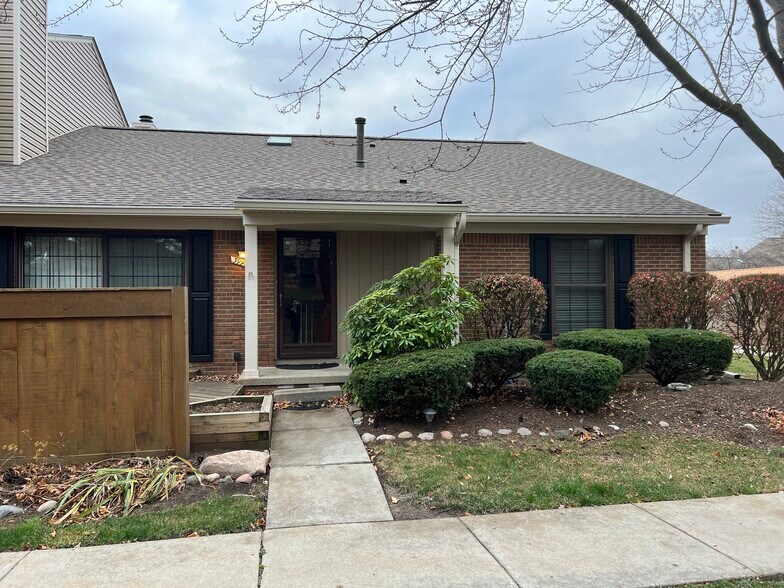 Building Photo - 39930 Crosswinds Rd