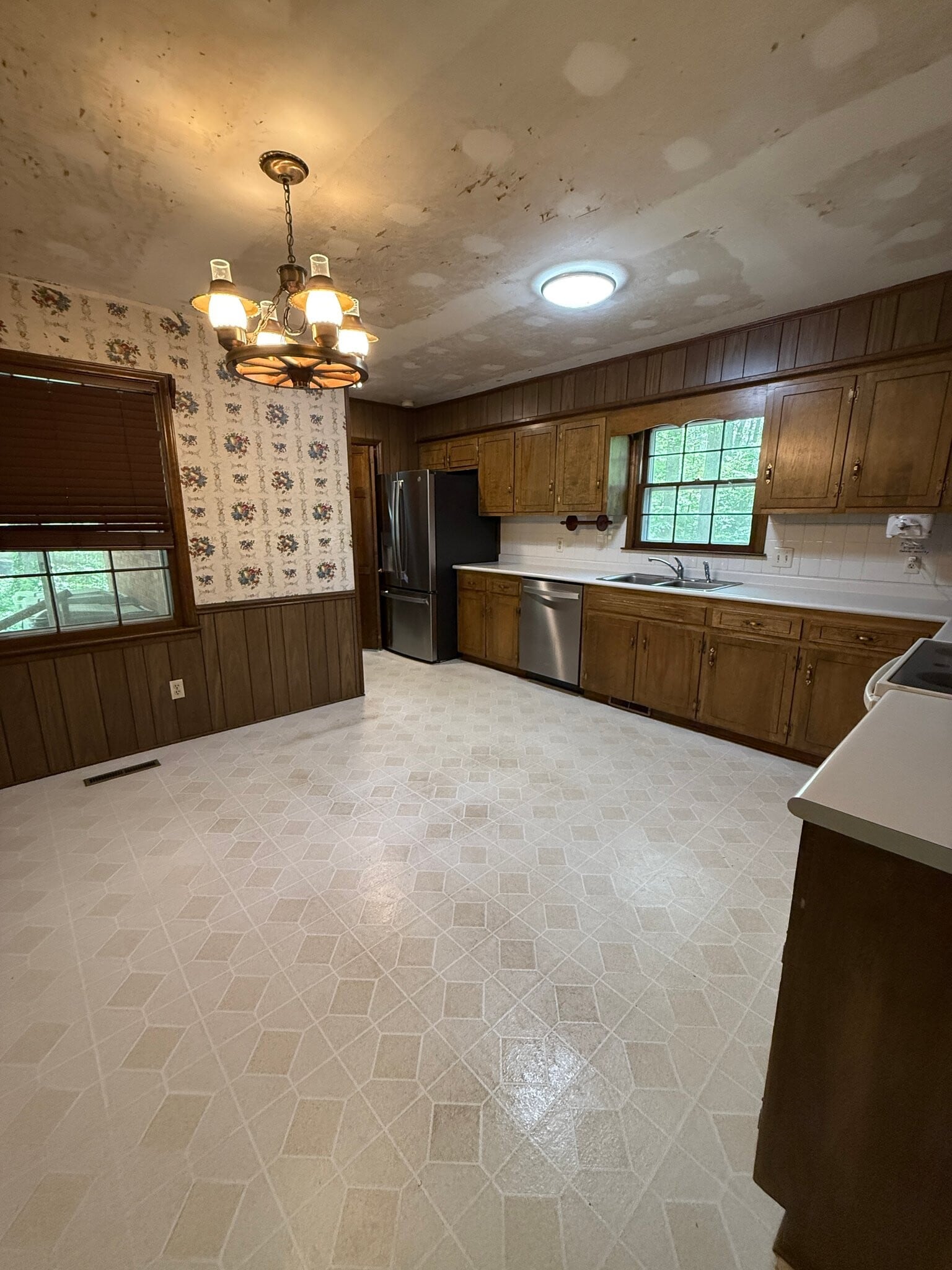 Building Photo - 1009 Temple St