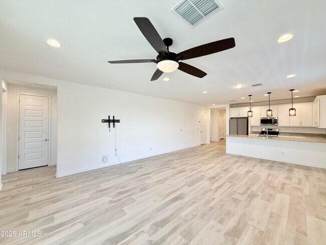 Building Photo - 3266 E Wild Dr