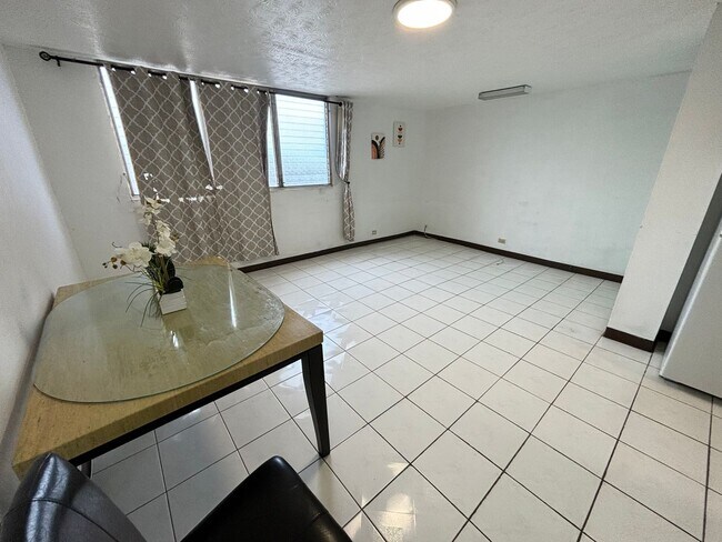 Building Photo - 1103 Kokea St