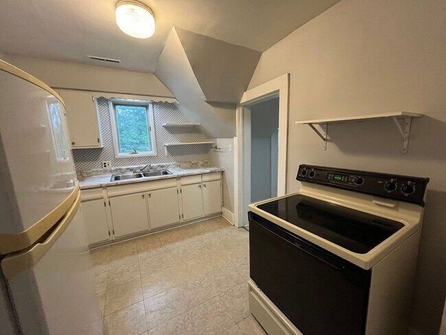 Primary Photo - 605 N State St