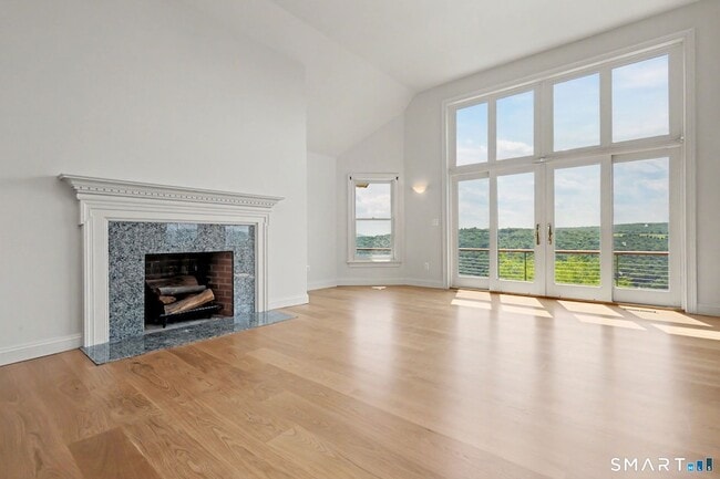 Building Photo - 12 Fox Run
