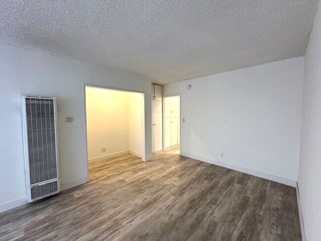 Building Photo - 12117 Pacific Ave