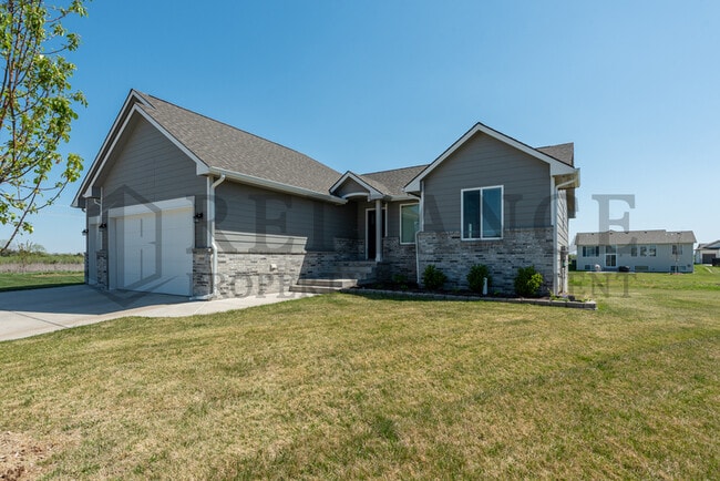Building Photo - 1558 N Aster Cir