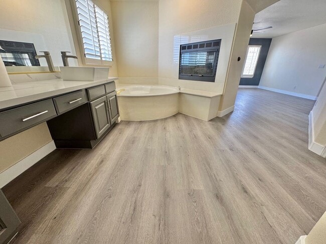 Building Photo - GORGEOUS 2 STORY SPACIOUS 4 BEDROOM HOUSE ...