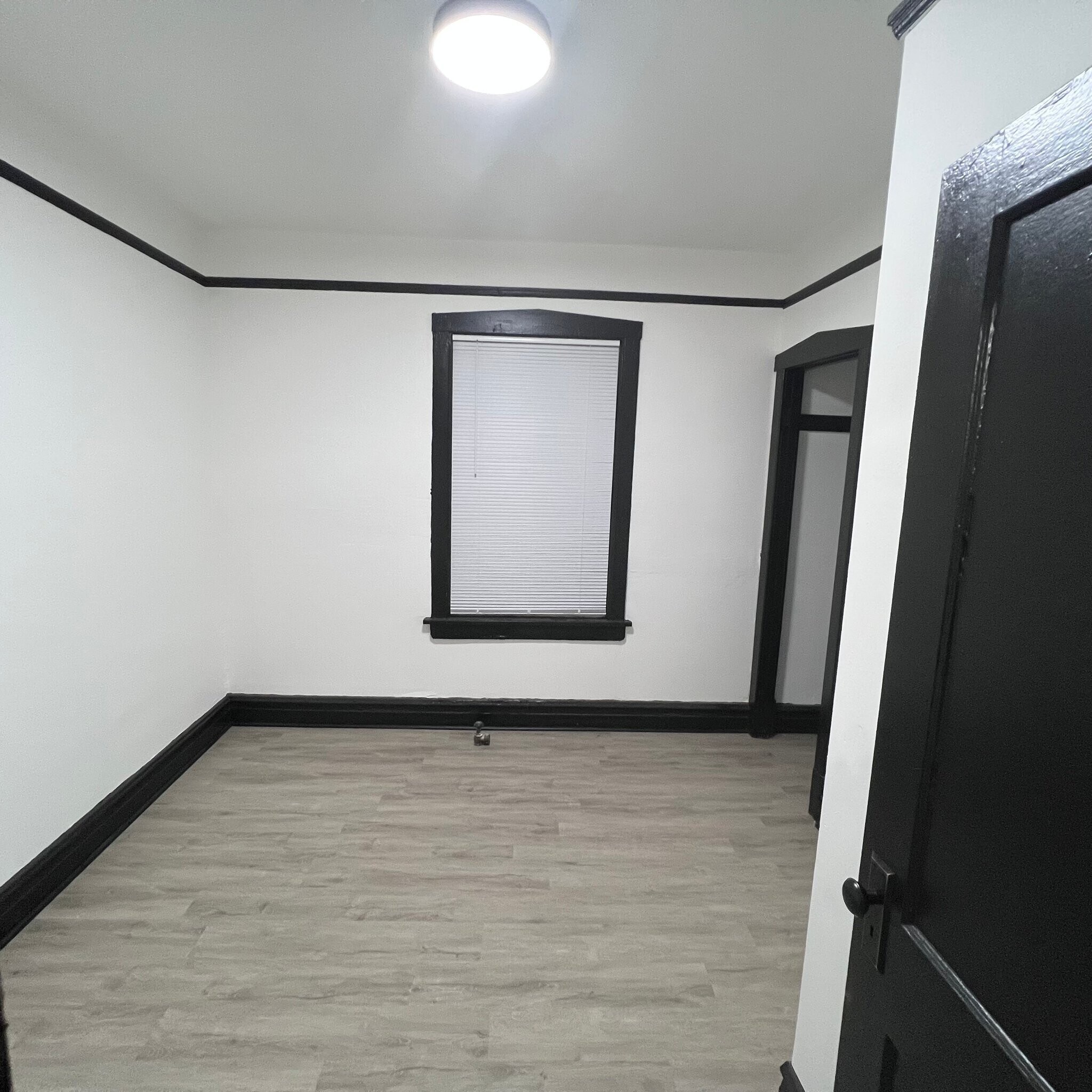 Building Photo - 1621 50th Ct
