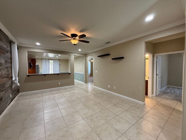 Building Photo - 55+ Community Home in Great Condition!