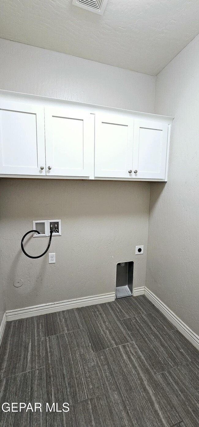 Building Photo - 3151 Red Velvet Pl