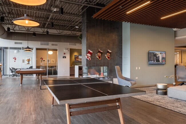 Building Photo - 901 S Ashland Ave