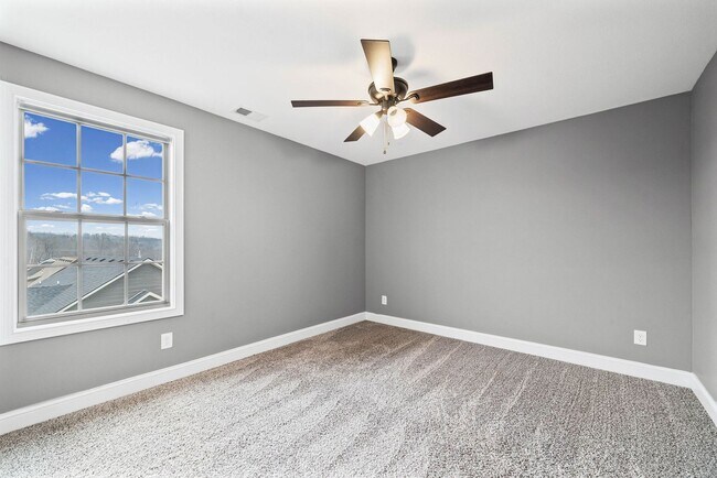 Building Photo - Pet Friendly Four Bedroom!