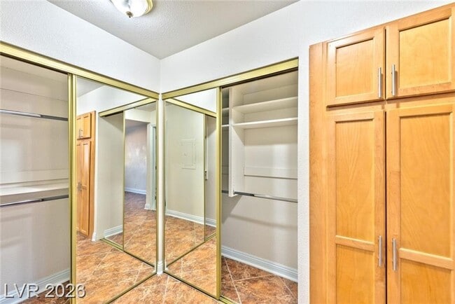 Building Photo - 3151 N Soaring Gulls Dr