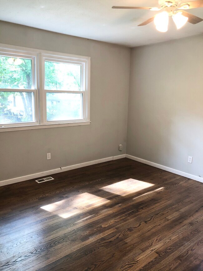 Building Photo - 2540 Cedarwood Ave