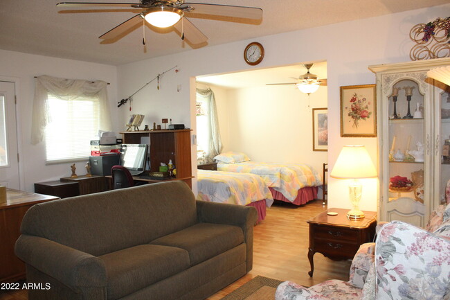Building Photo - 9807 W Mockingbird Dr