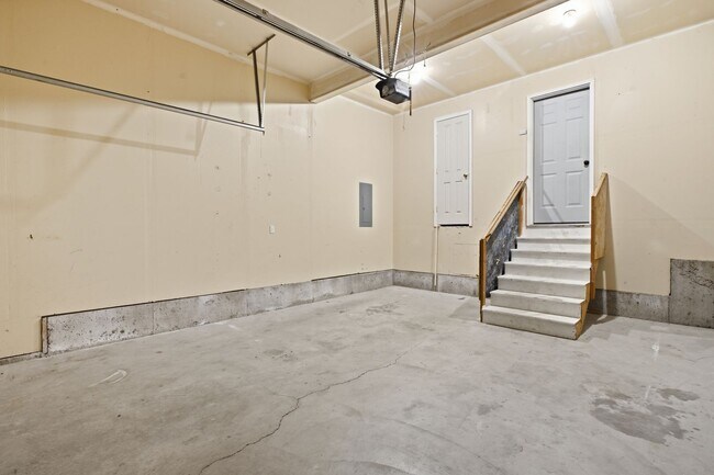 Building Photo - 857 N Garfield St