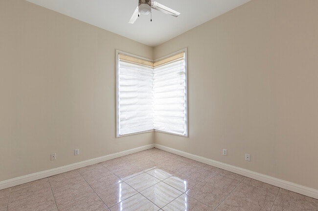 Building Photo - 2314 E 25th St