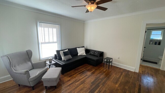 Building Photo - Unfurnished Annual Rental Available