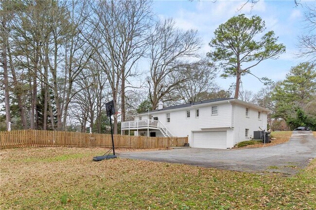 Building Photo - 120 Timber Creek Terrace