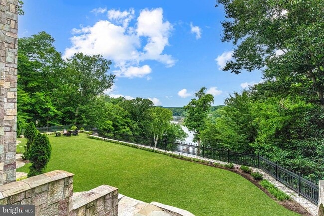 Building Photo - 612 Rivercrest Dr