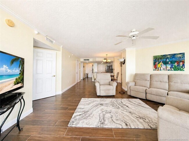 Building Photo - 5051 N Hwy A1A