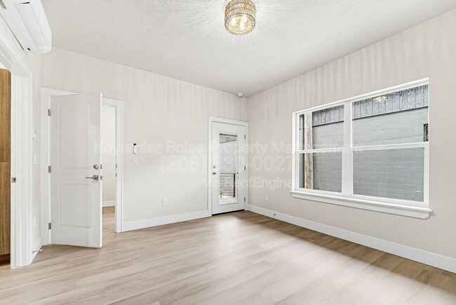 Building Photo - 4325 Greentrail