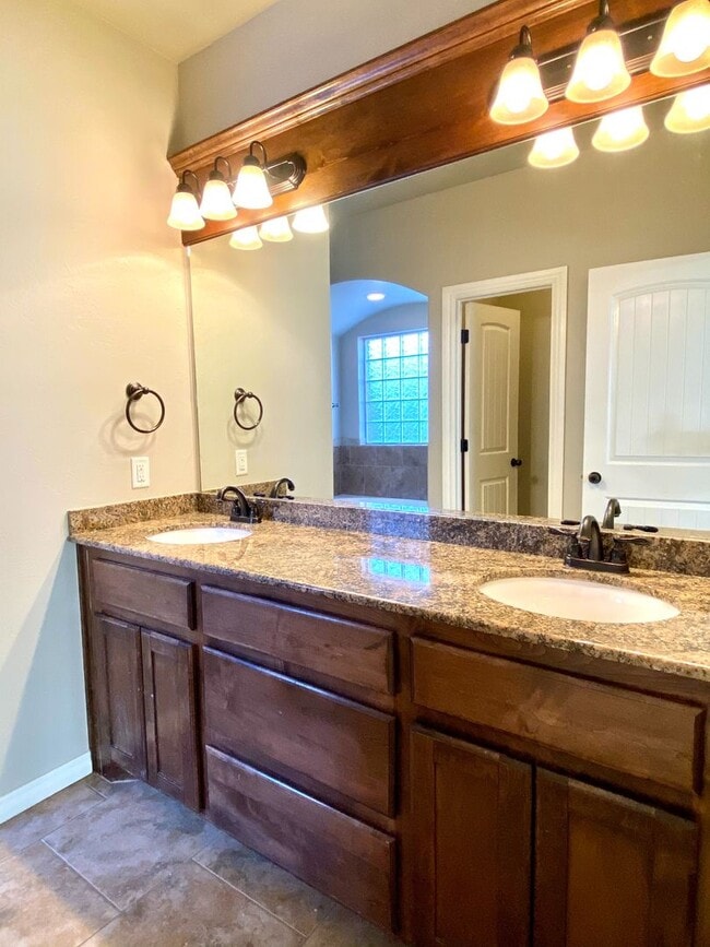 Building Photo - 3 Bed, 3 Bath With Bonus Room in Deer Creek Schools