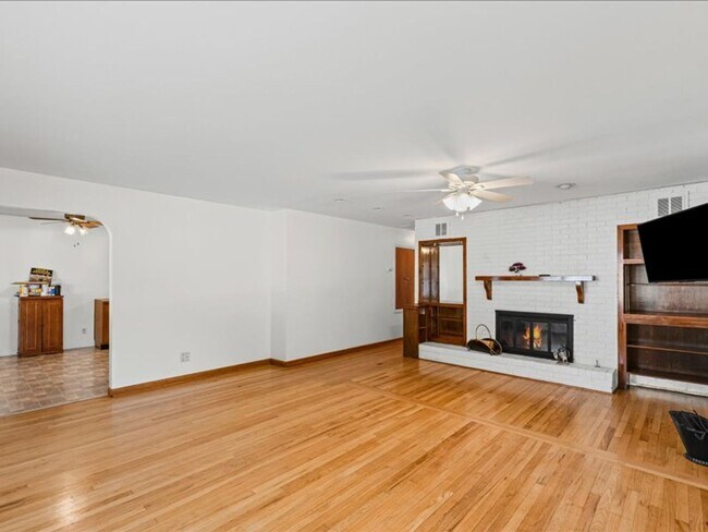 Building Photo - Spacious 3-Bedroom Home with Oversized Garage Space!