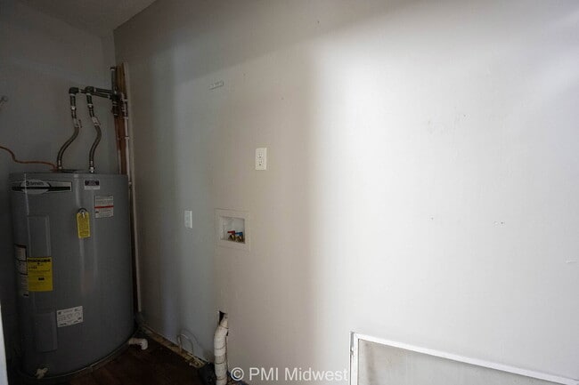 Building Photo - "Charming 3-Bedroom Haven in Mooresville –...