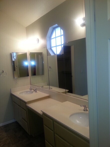 Building Photo - 857 S Sapphire Ln