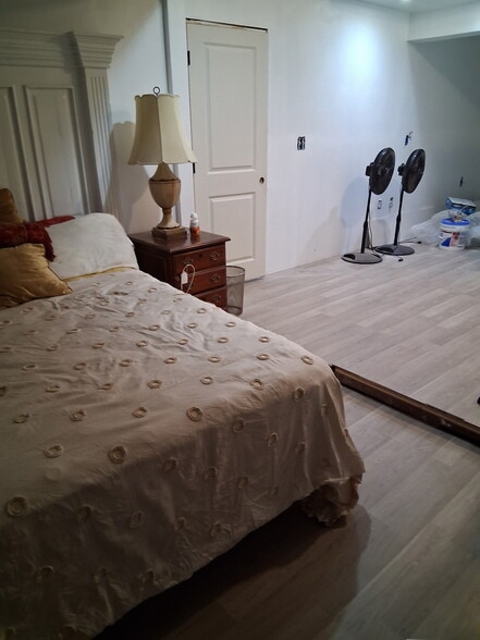 Building Photo - 2137 E 2nd St