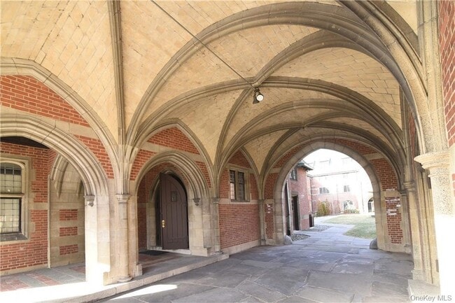 Building Photo - 304 Chateau Rive