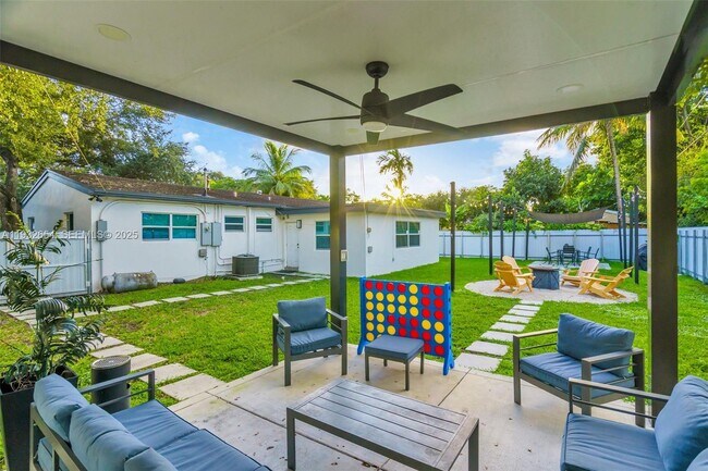 Building Photo - 695 NE 160th St