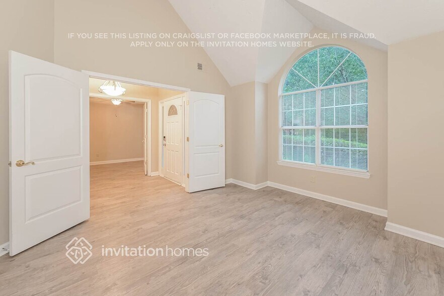 Building Photo - 4220 E Meadow Dr