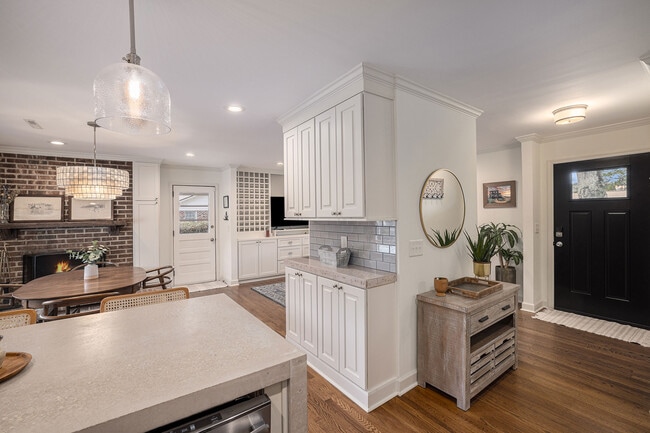 Building Photo - 826 Symmes Dr