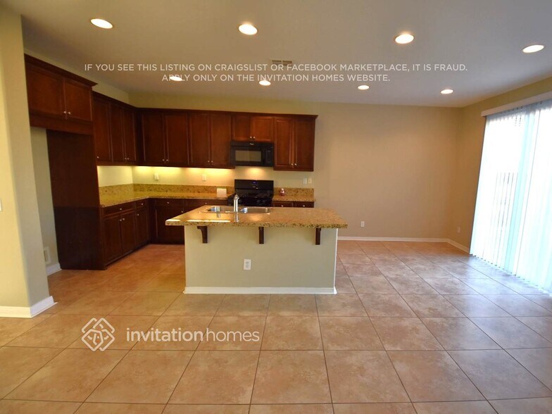 Building Photo - 10806 Rosemary Way