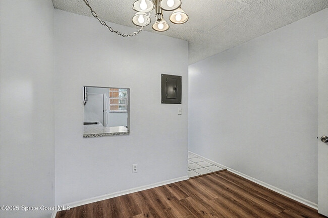 Building Photo - 204 Seminole Ave W