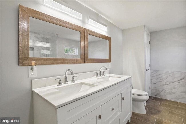 Building Photo - 408 Blue Ridge Ave NE