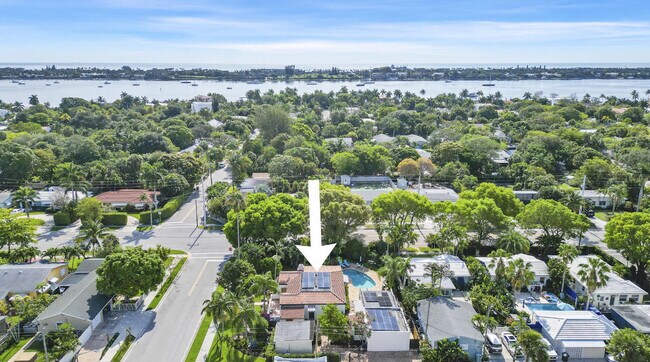 Building Photo - 400 33rd St