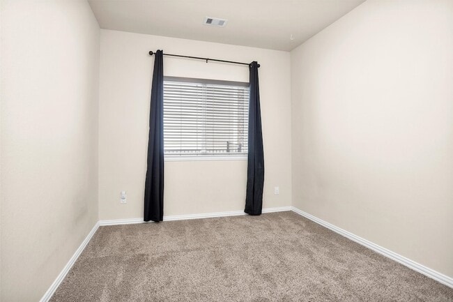 Building Photo - 223 Shoreview Dr