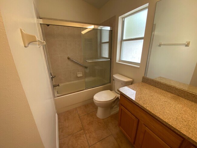 Building Photo - 3 Bedroom 2 bath Home in Cypress Lakes