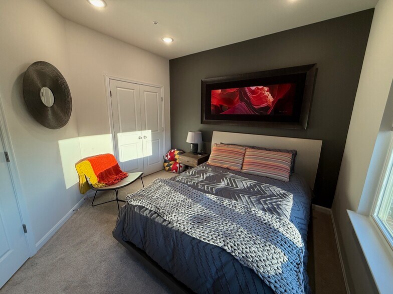 Building Photo - 2502 Rucker Ln