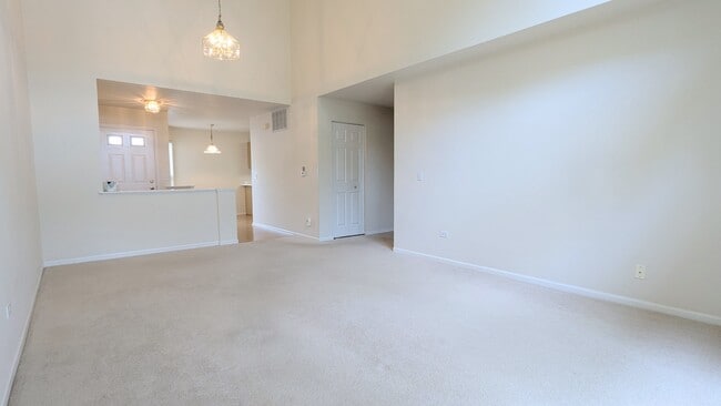 Building Photo - 937 Huntington Dr