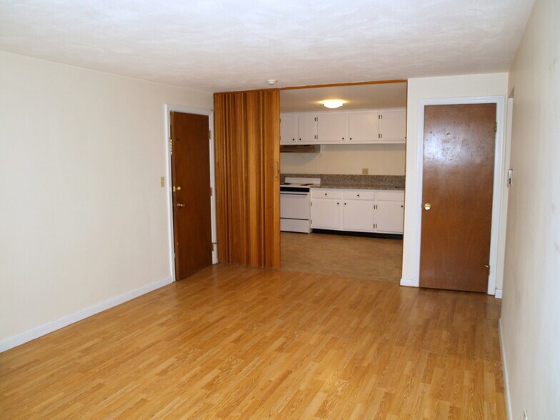 Building Photo - 17 Sinai Cir