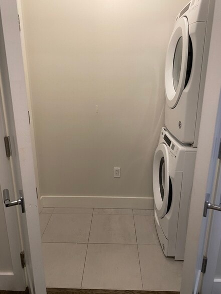 Building Photo - 414 McGrath Hwy