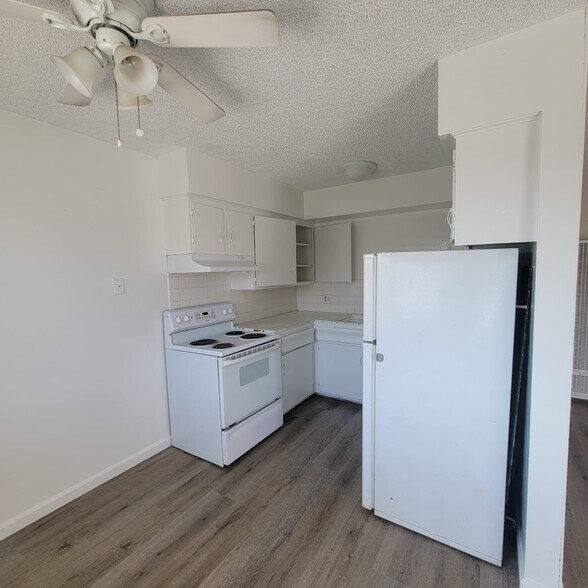 Building Photo - 1321 E San Bruno Ave
