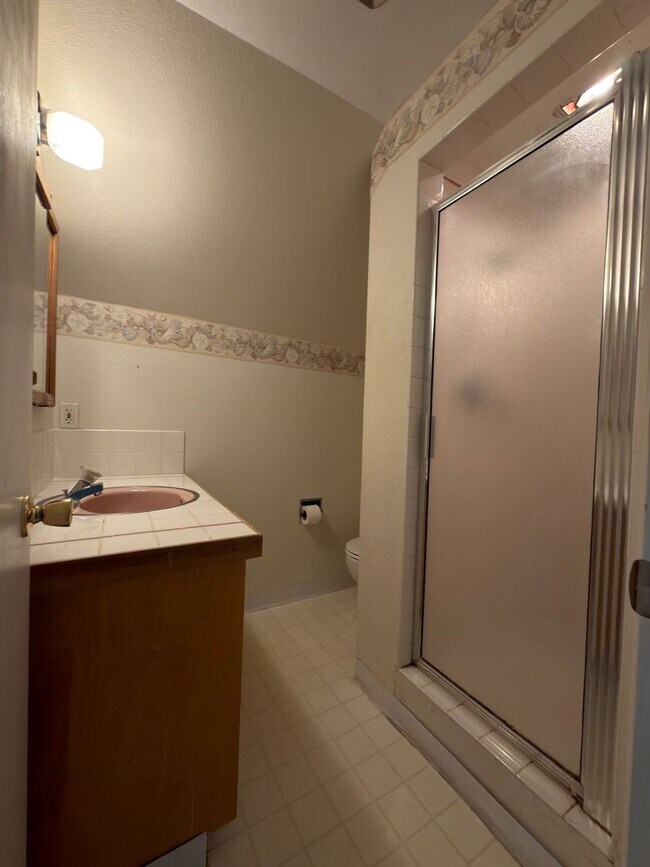 Building Photo - Modern Comfort Meets Classic Charm in South Tabor~ Fenced Backyard~ Garage~ Pets Welcome~ 94 Bike...