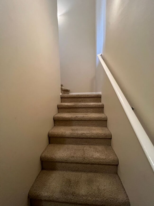 Building Photo - 2 Bedroom 1.75 Bathroom Condo in North Bellingham