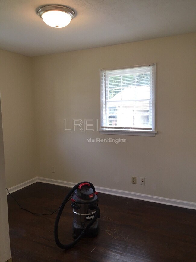 Building Photo - 1400 Sale Ave